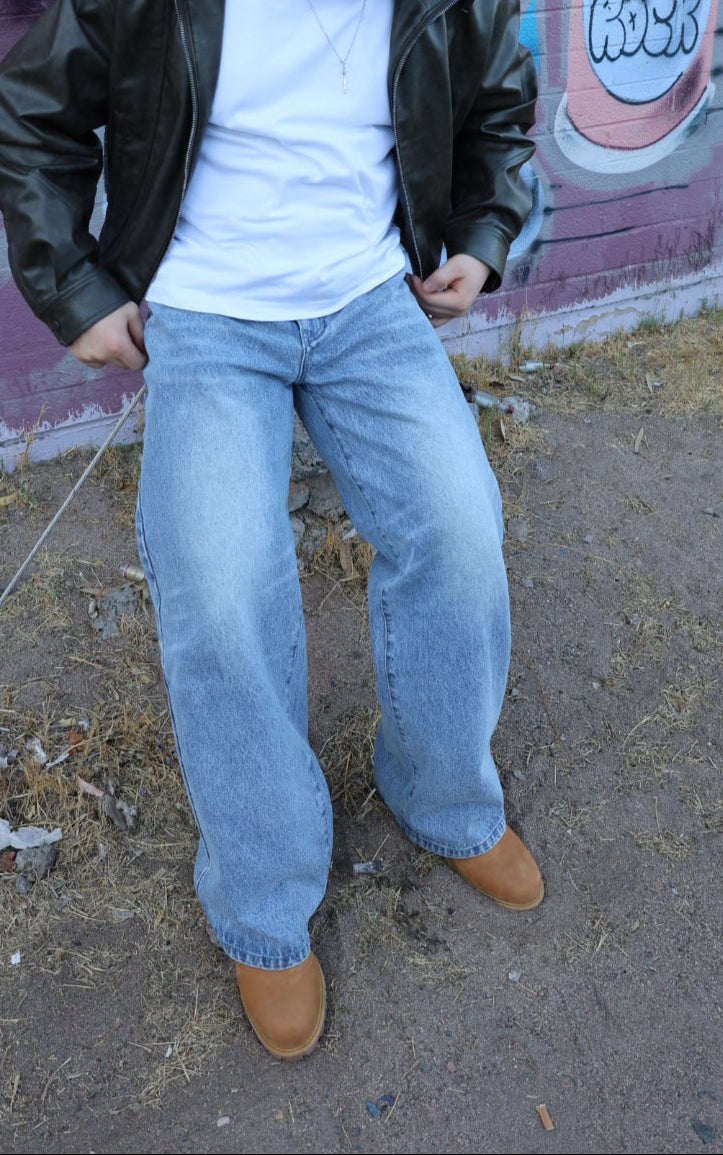 THE BAGGY BLUE